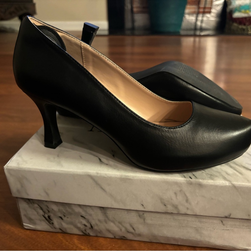 Nice shoe - Picture 3 of 3